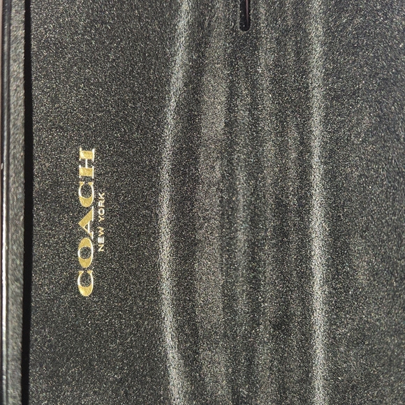 Coach Case - Picture 3 of 4